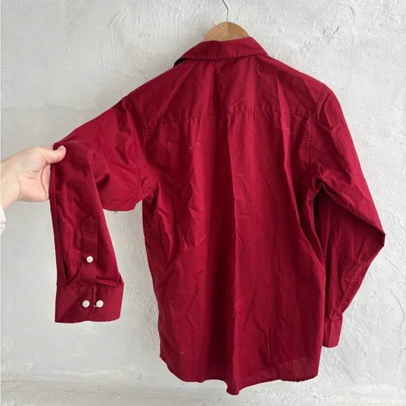 Tommy Hilfiger boys button-down long-sleeve dress shirt in red - Picture 6 of 6